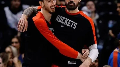 詹俊热议：红军防线存隐忧，亟需寻觅全能型中卫客串右闸，稳固后防不容忽视！